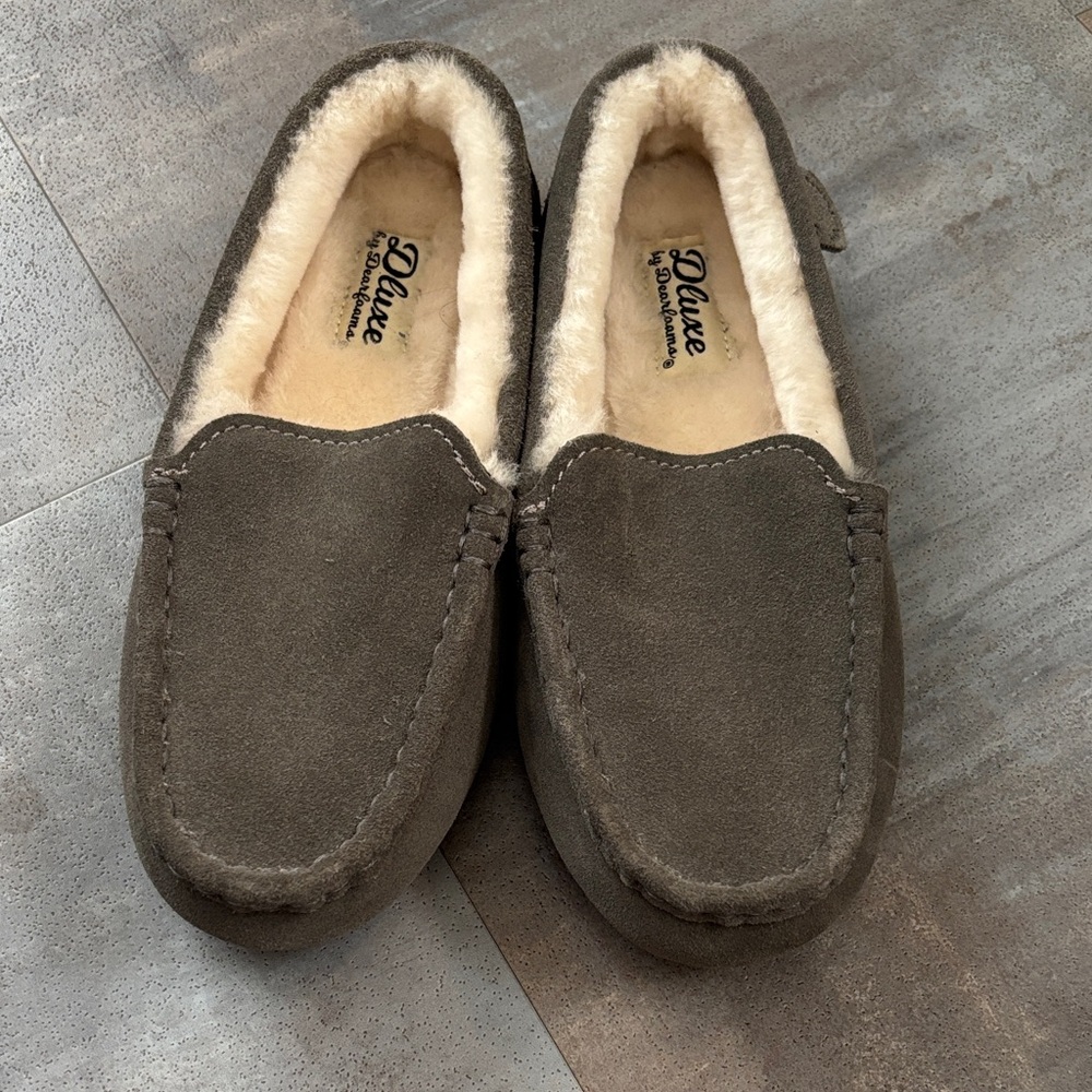 Dearfoams Kids Gray Slippers with Cozy Lining size 3
